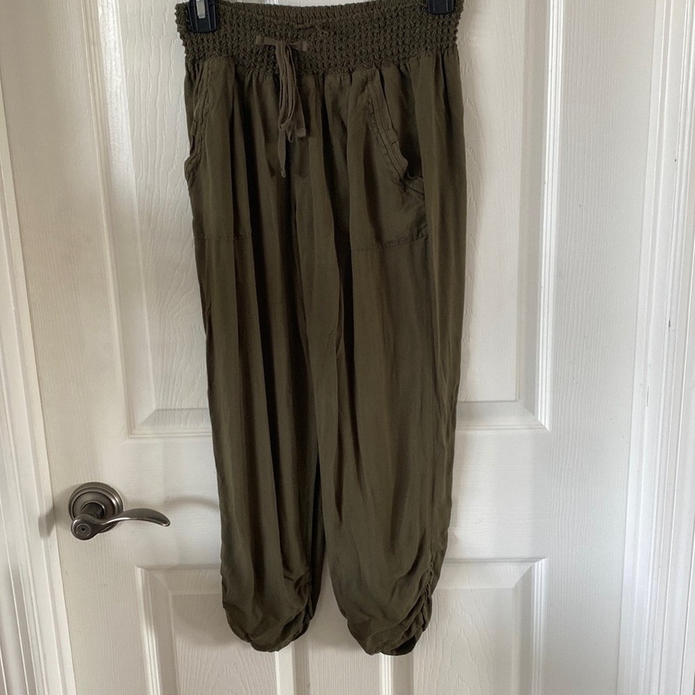 Flowy green capris